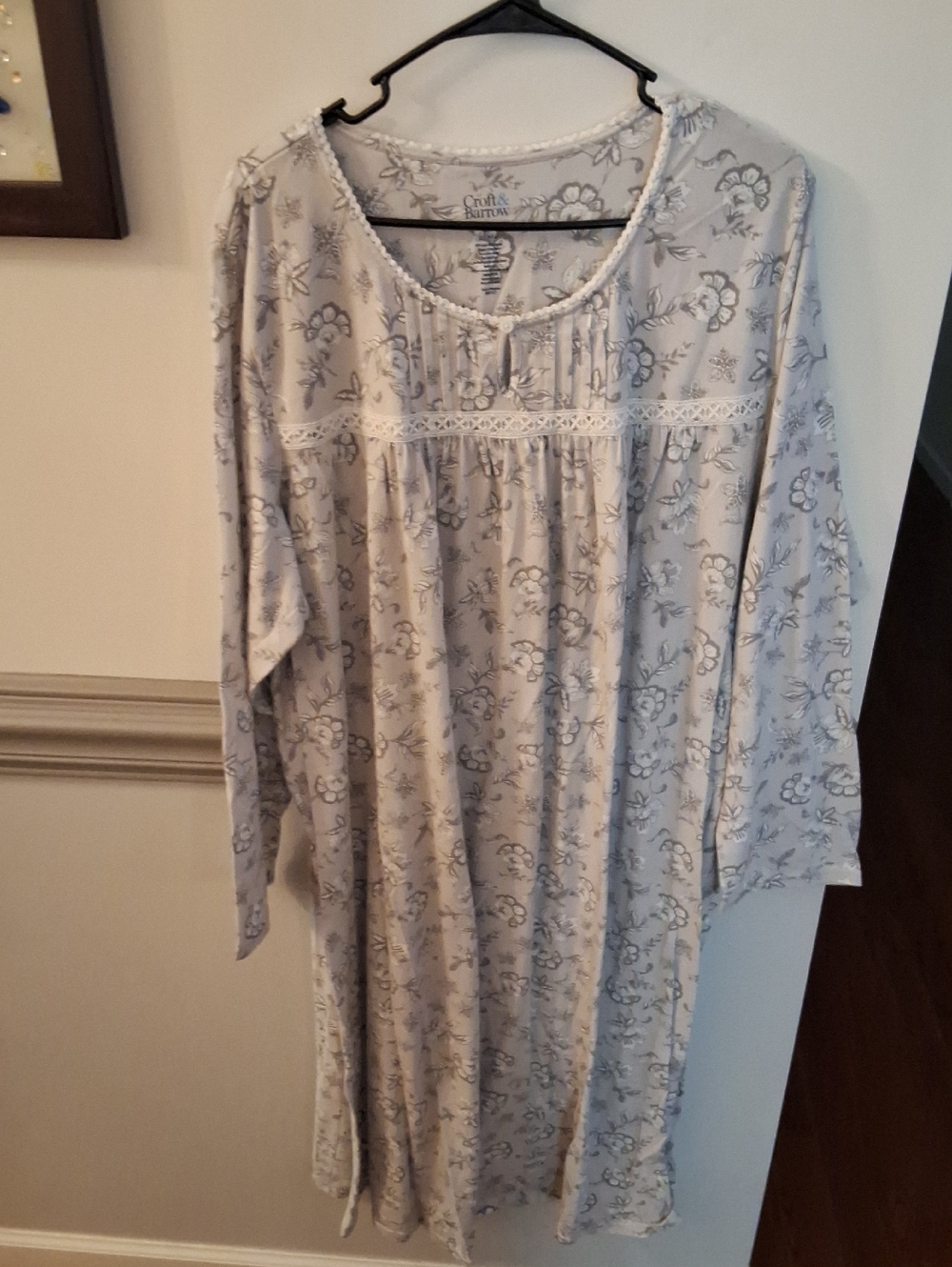 croft & barrow Cream and Light Gray Floral Nightgown